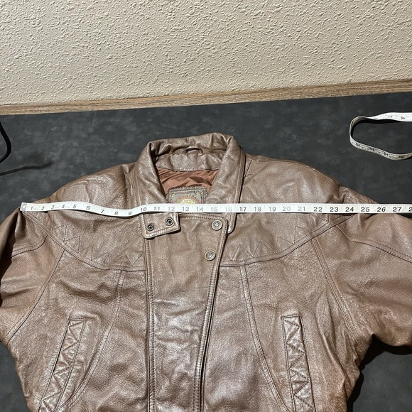 VTG Adventure Bound Wilsons Leather Bomber Jacket Distressed Aviator Moto Crop - Picture 7 of 16